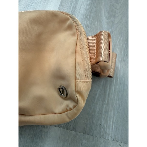 Lululemon 1L Everywhere Belt Bag Summer Glow Carmel - Picture 3 of 6